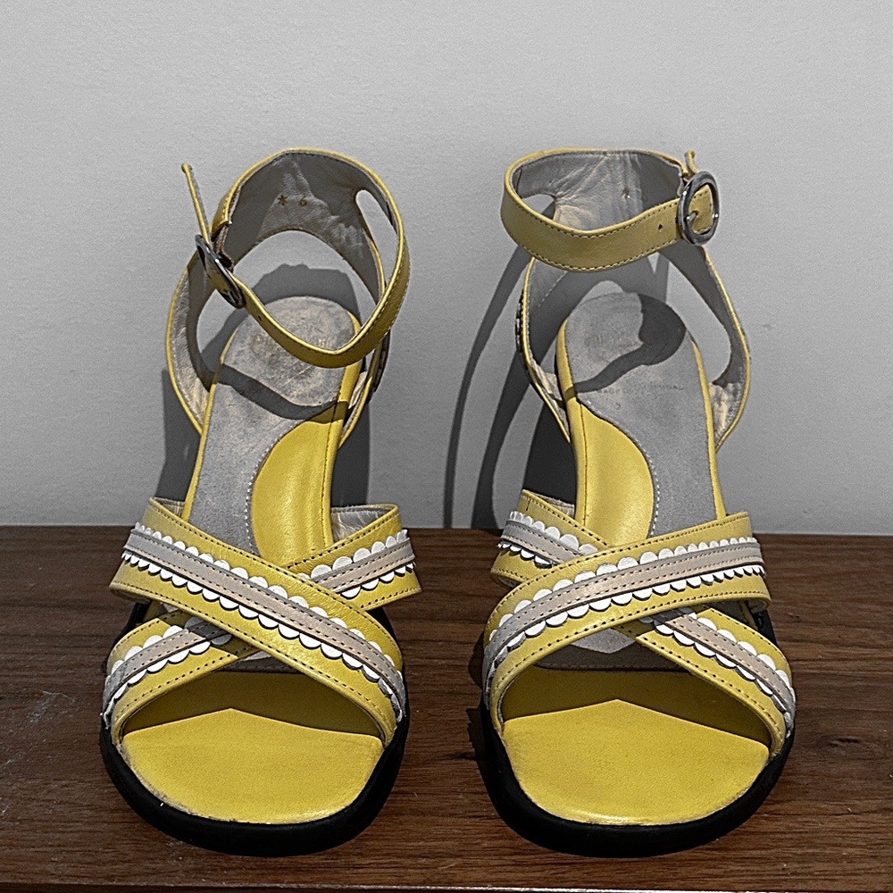 John Fluevog Sandals. Rare Color-way. Sz 6